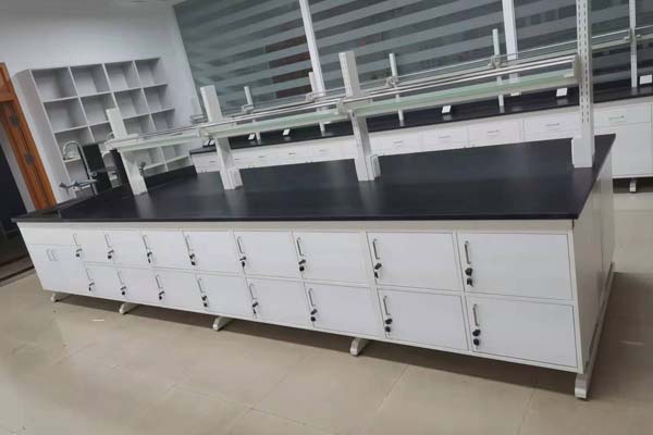 實(shí)驗(yàn)臺(tái)在使用過(guò)程中需要注意哪些安全事項(xiàng) 實(shí)驗(yàn)臺(tái)在使用過(guò)程中需要注意哪些安全事項(xiàng)