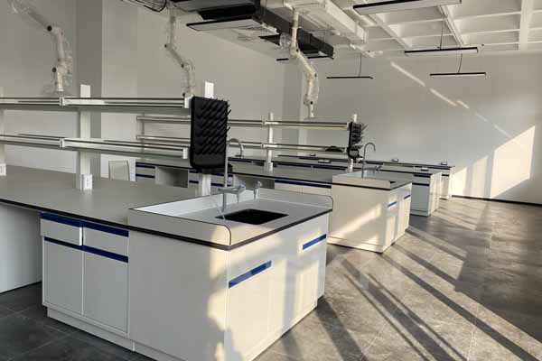 如何正確選擇實驗臺的材質(zhì)？