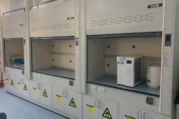 實(shí)驗(yàn)臺(tái)通風(fēng)柜哪個(gè)廠家好？選擇優(yōu)質(zhì)品牌的秘訣